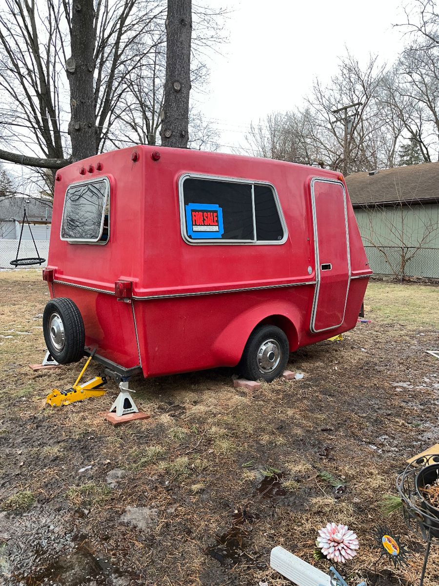 1973 Hitch but play pack vintage fiberglass camper trailer