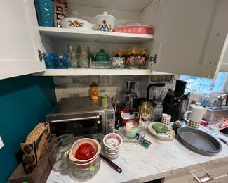 Pyrex 
Vintage tumblers 