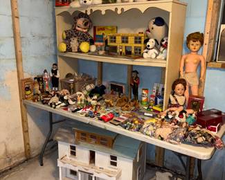 Dolls, Planet apes trashcan, PBR trashcan, stuffed animals