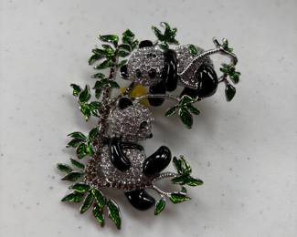 Jewelry is not typical pricing- these are high-end costume jewelry pieces many pieces priced between $10-160. See description for brand names.
⭐️ ⭐️ We will limit number of people in jewelry area and require payment on these items in room ⭐️ ⭐️