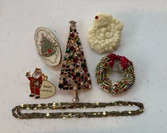 Jewelry is not typical pricing- these are high-end costume jewelry pieces many pieces priced between $10-160. See description for brand names.
⭐️ ⭐️ We will limit number of people in jewelry area and require payment on these items in room ⭐️ ⭐️