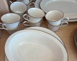 NORITAKE CHINA PATTERN AFFECTION