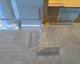 ACRYLIC TABLE
