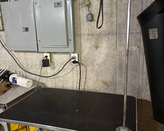 DOG GROOMING TABLE