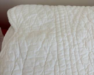 WHITE KING SIZE COVERLET