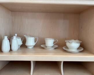 NORITAKE SERVING PIECES PATTERN AFFECTION