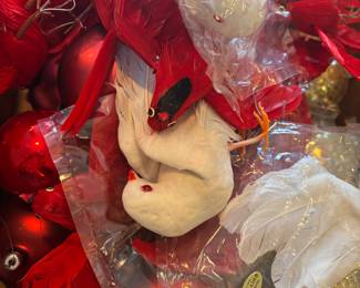RED AND DOVES XMAS DECORATIONS