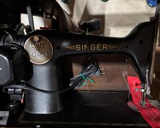SINGER SEWING MACHINE
