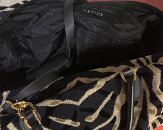TRAVEL BAG BY GEVIVE