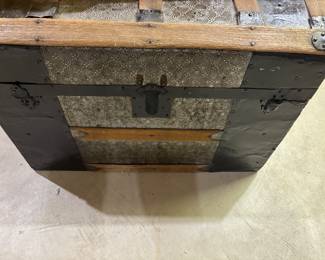 ANTIQUE TRUNK