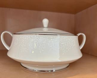 NORITAKE COVERED CASSEROLE