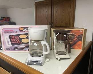 Toastmaster cool-edge-grill, coffee pots