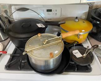 Lodge Cast Iron Dutch Oven
