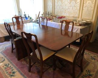 Gorgeous Queen Anne table and chairs