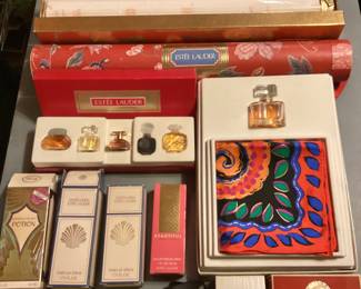 Estée Lauder Perfume and Sachet Paper White Linen Christmas Silk Boxed Set