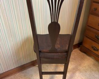 Grand Ledge solid antique wood chair.
15.5”w 15”d 38”t
$ 65.90