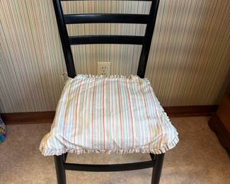 Black woven bottom chair. 15”w 14”d 34.5”t
$ 45.00