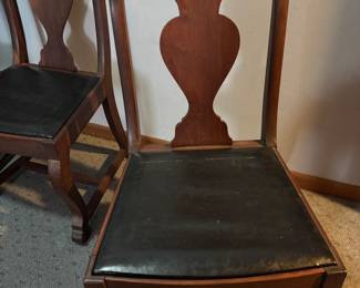 (3) Black bottom side chairs.
20”w 17.5”d 28.5”t
$ 180.00 set