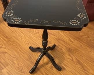 Black lamp table
14.5”w 12.5”d 22”t
