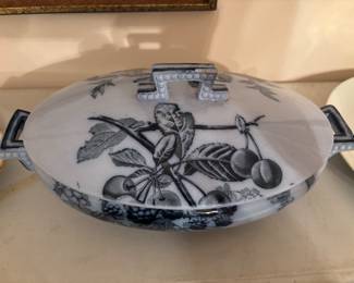 Brown Westhead & Moore  England
Soup Tureen Berry Design. $150.00