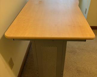 Metal base desk 47.25”w 25.5”d 29”t $75.00