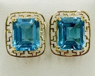14KT Yellow Gold Pair Of Blue Topaz Earrings Jewelry