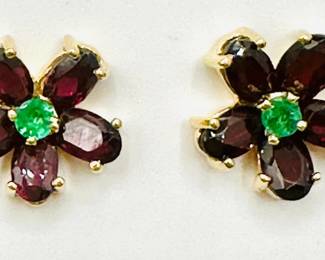 14KT Yellow Gold Pair Of Natural Emerald And Garnet Earrings Jewelry