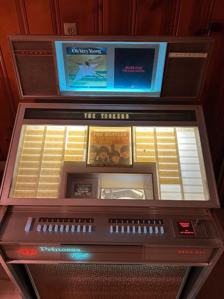 Rockola Princess Royal Model 424 Jukebox with Service Manual and full of 45's