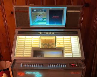 Rockola Princess Royal jukebox and more 45s