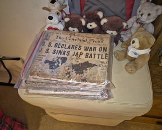 Vintage WW2 war start News papers