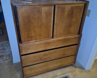 MCM Dillingham Dresser