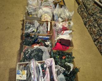 Lots/Tons of Vintage and New Christmas lighting