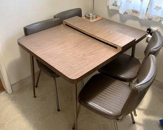 This is another table and chair set, just for you.