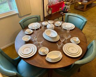 Here is a better picture of a four-person service for the Noritake Stanton china.