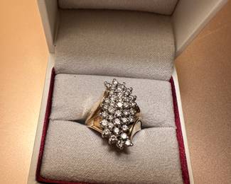 10 Ky diamond ring with over 30 diamonds! 