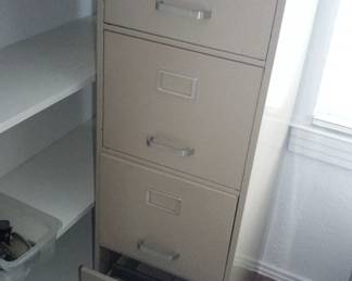 4 drawer metal filing cabinet