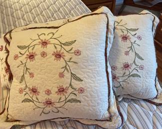 Matching pillows to bedding set