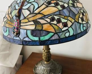 Tiffani-style lamp 21” t
