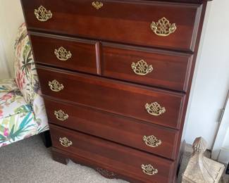 Kincaid mahogany chest of drawers 