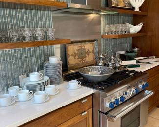 View of left side of kitchen 