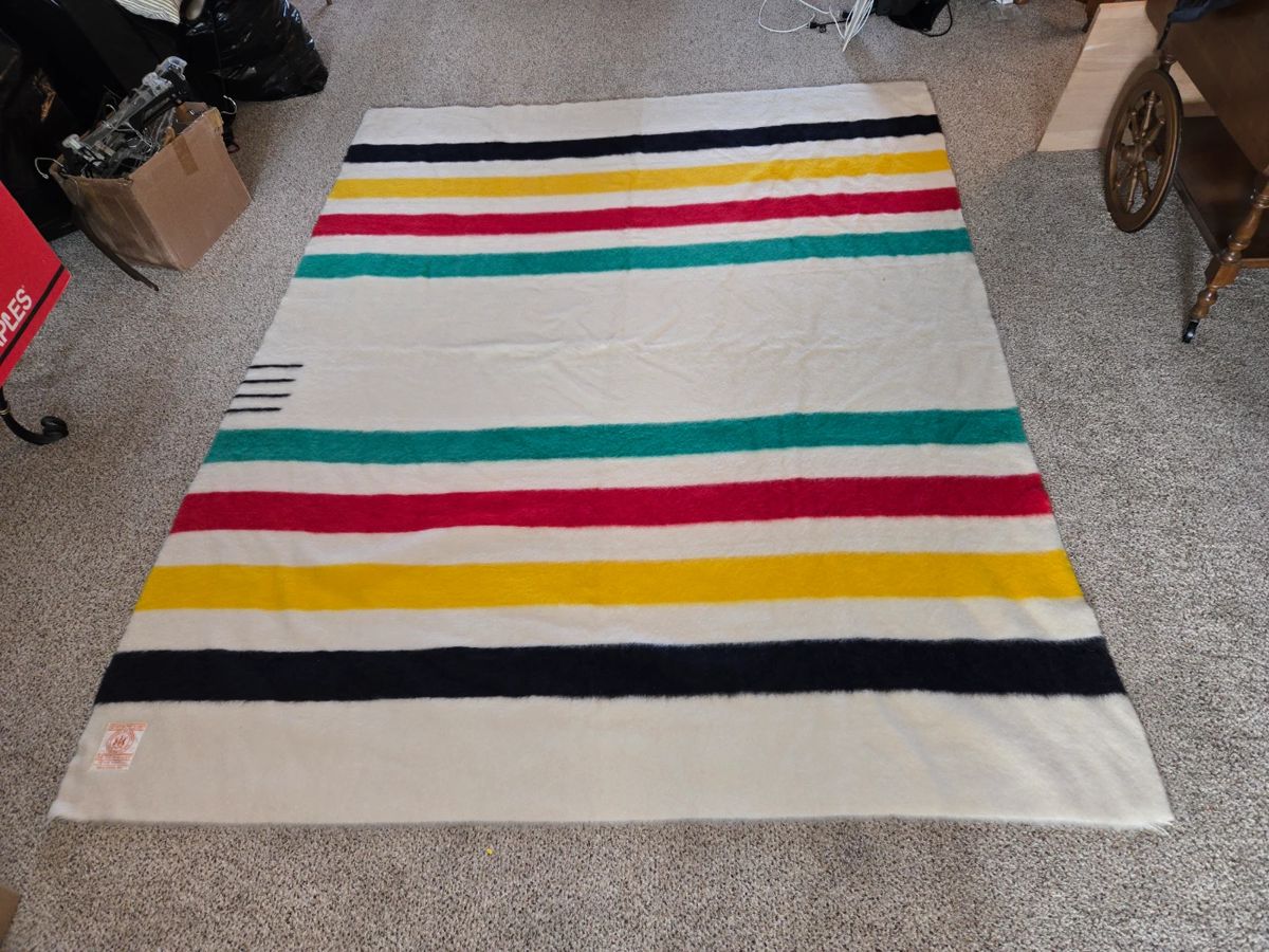 Hudson Bay 72x90, great condition!