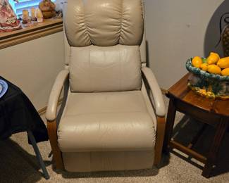  Leather La Z Boy