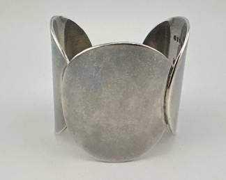 Boldly marked 990 Mexican silver signed Sergio three large overlapping disc cuff