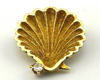 Guyot 18kt scallop shell and diamond pin