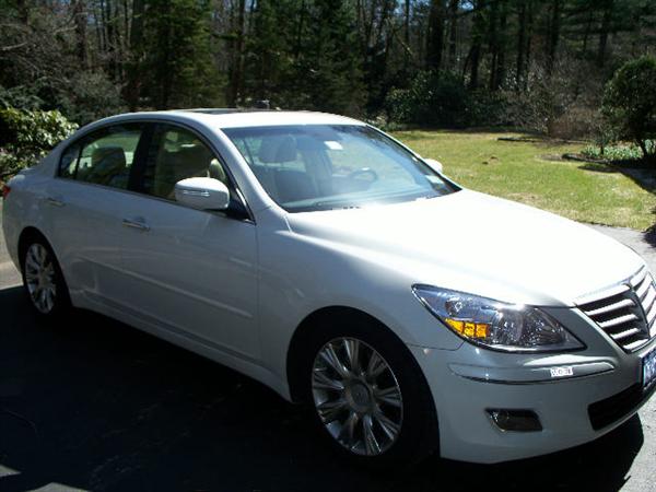 like new great price has... it all pearl white gps Satellite radio, backup camera, heated and cooled electric seats, leather, all trim every option you can get and a 5 year bumper 2 bumper w/a 10 year body/tran and engine warranties from the manufacture  cool car 