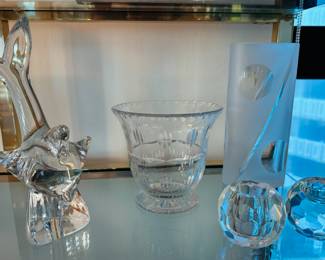The frosted vase with circles and cristal shark sold.