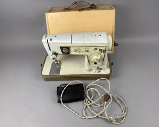 Lot 35 | Vintage Singer Sewing Machine
