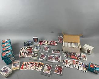 Lot 401 | Lot of Hockey Cards
