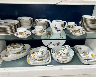 Royal Worcester "Evesham" China Set Orlando Estate Auction