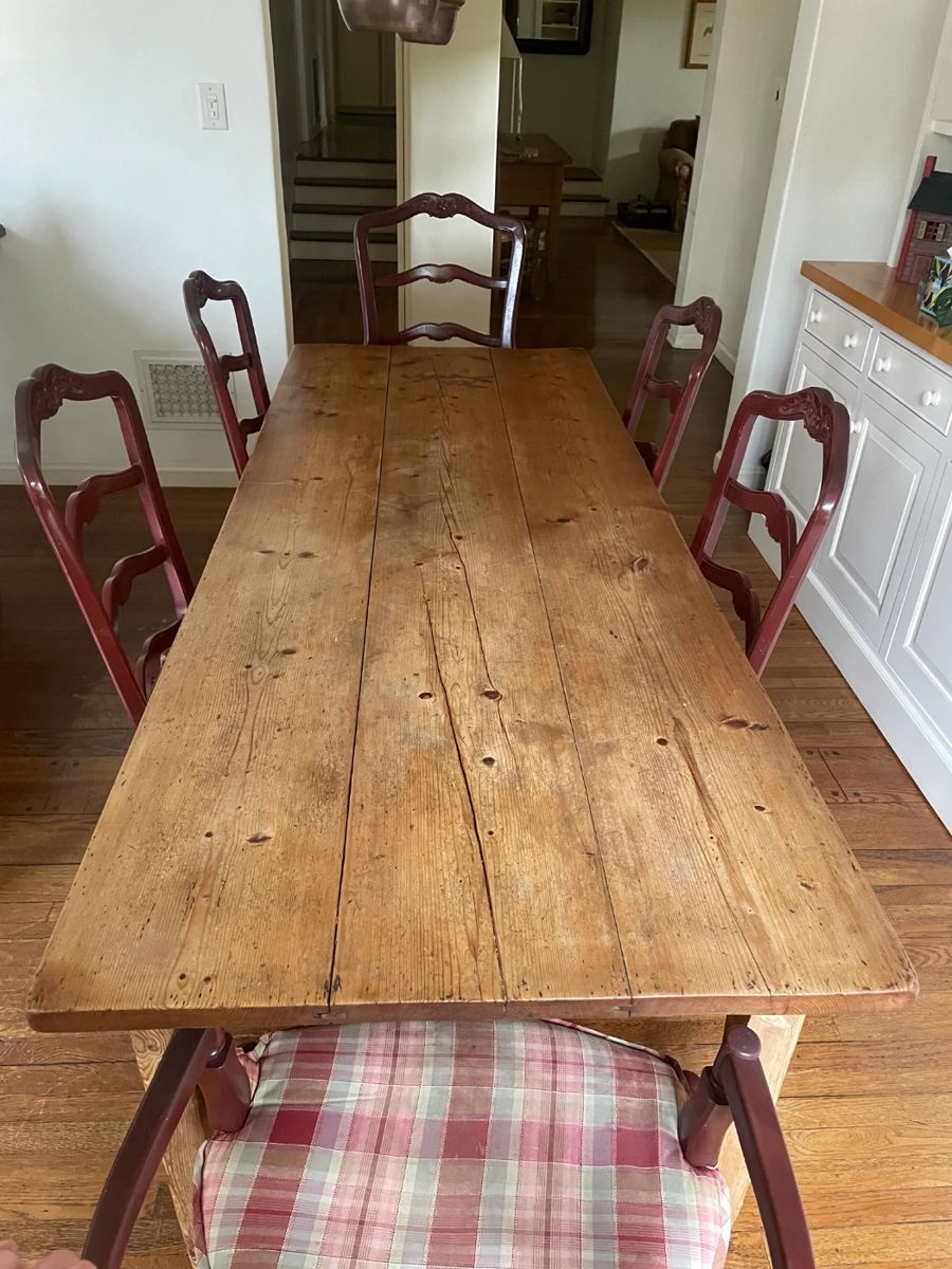 Gorgeous solid wood dining table with drawers